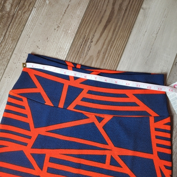NWT LULAROE Cassie Pencil Skirt Women's Size Small Navy & Red Geometric Pattern - Picture 5 of 13